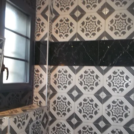 In Guest - Luxury Guest Room, Private Entrance, Shower Room, Wc, Terrace, Private Guest house Cugnaux
